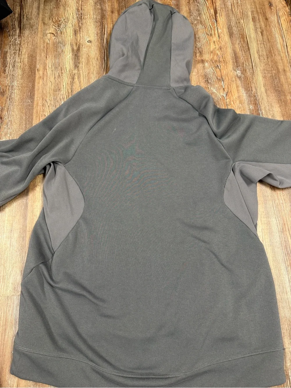 Grey short sleeve Nike Dri-Fit Hoodie Size L